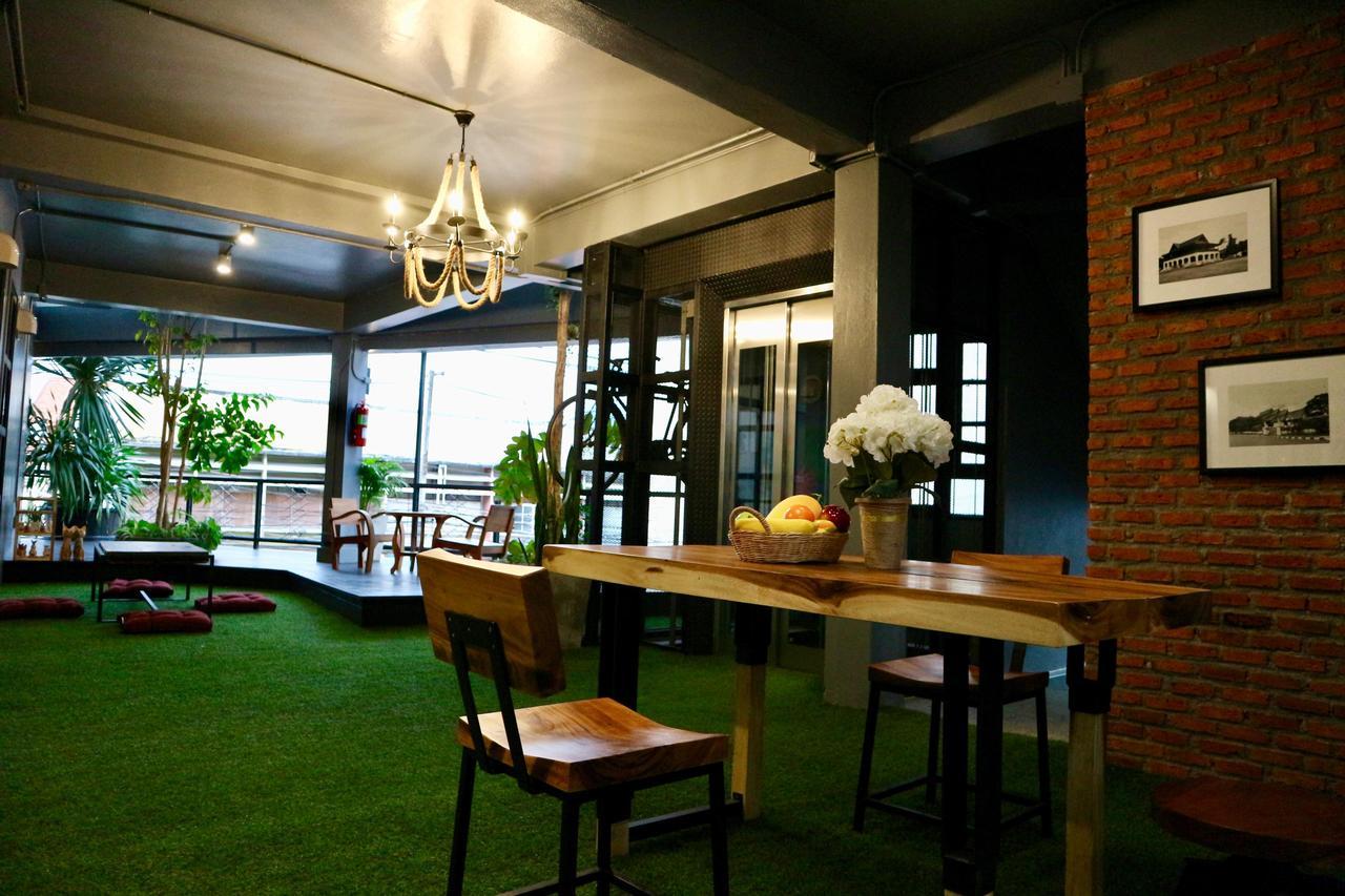 Hugnur Hostel And Coffee Chiang Mai Ngoại thất bức ảnh